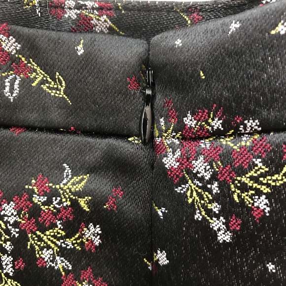 Loft skirt - satin and « embroidery » - delicate motif - - Picture 5 of 8